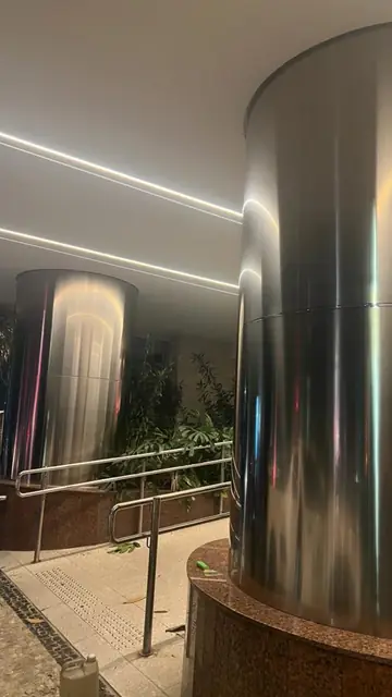 Revestimento de coluna em inox polido