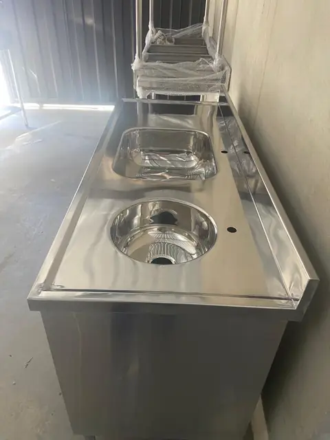 Bancada com cubas embutidas — Cozinhas e bancadas em aço inox