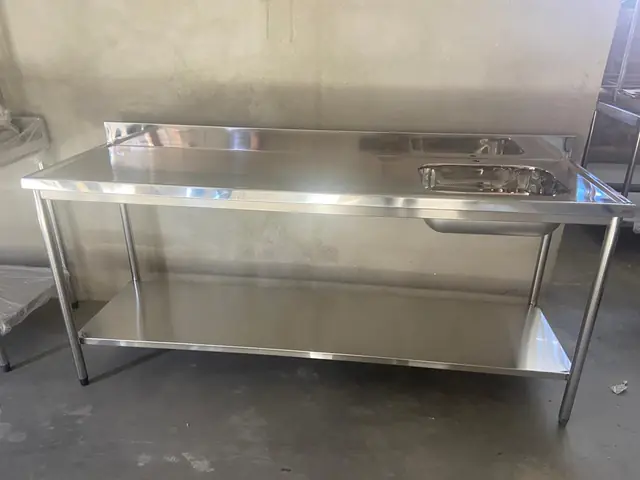 Bancada com prateleira e cuba — Cozinhas e bancadas em aço inox