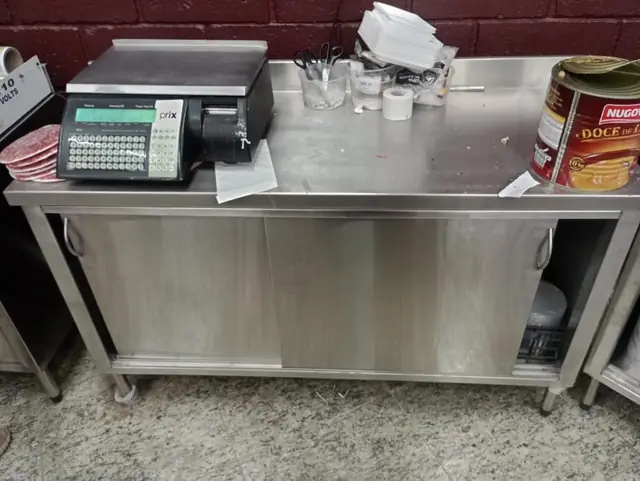 Bancada de apoio em inox — Cozinhas e bancadas em aço inox