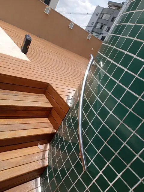 Corrimão curvo em inox para piscina
