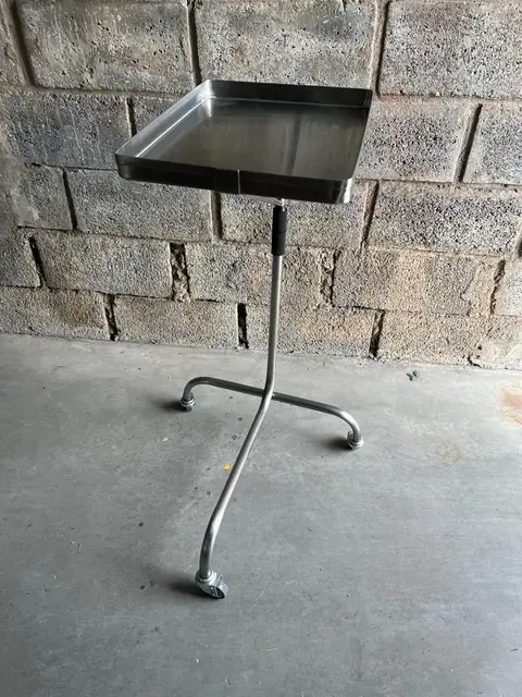 Mesa de Mayo com bandeja — Hospitalar em aço inox