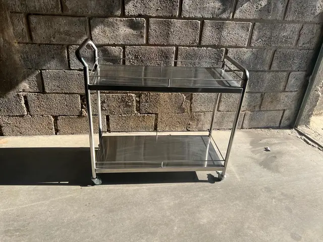 Carro de transporte com dois planos — Hospitalar em aço inox
