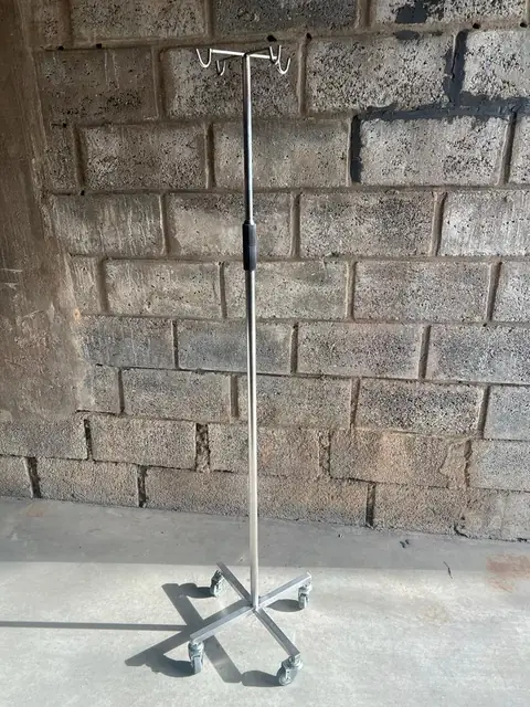 Suporte de soro em inox — Hospitalar em aço inox