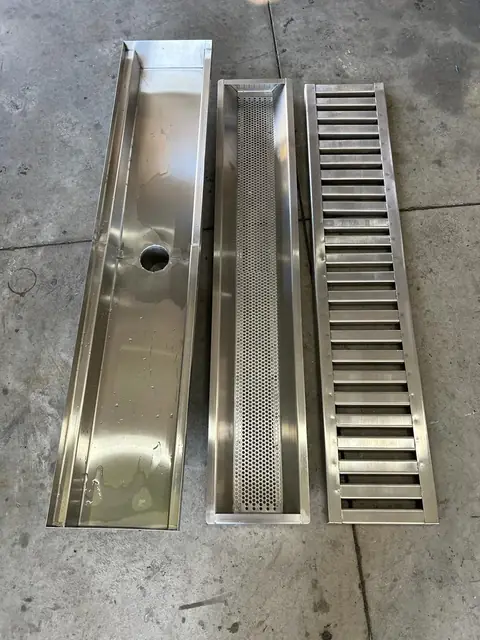 Ralo linear com grelha em inox — Ralos e grelhas em aço inox