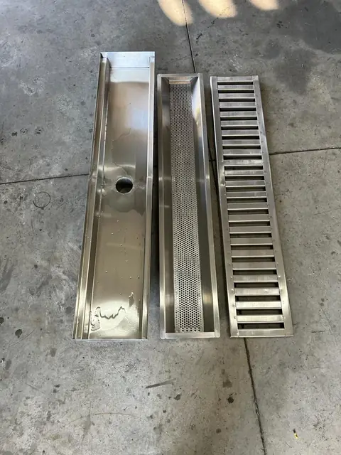 Ralo linear com grelha removível — Ralos e grelhas em aço inox