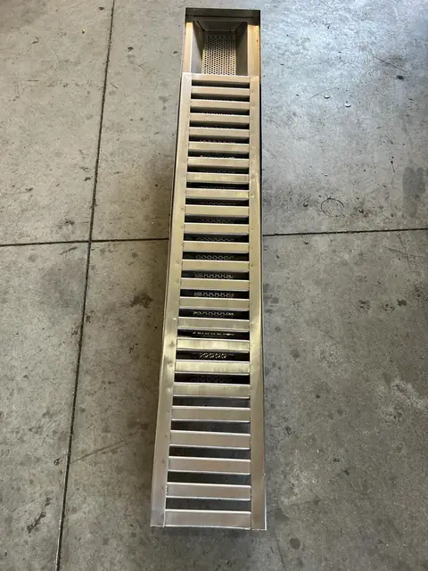 Ralo linear e grelhas em aço inox
